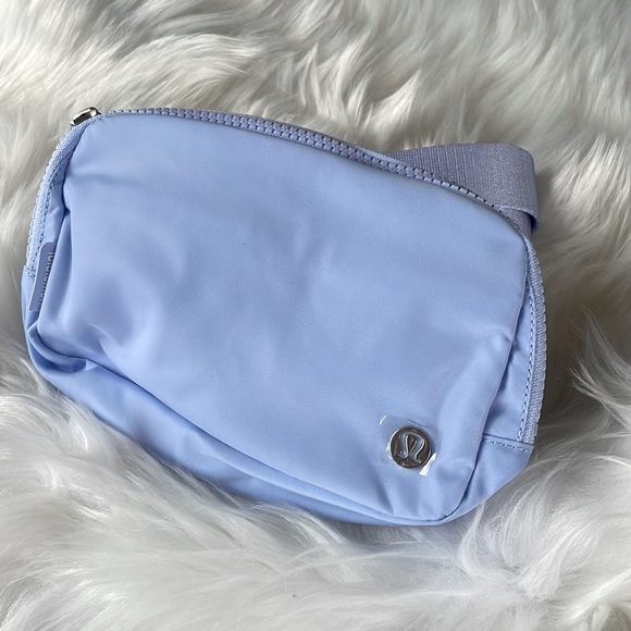 Lululemon Everywhere belt bag pastel blue NWT - Picture 2 of 9
